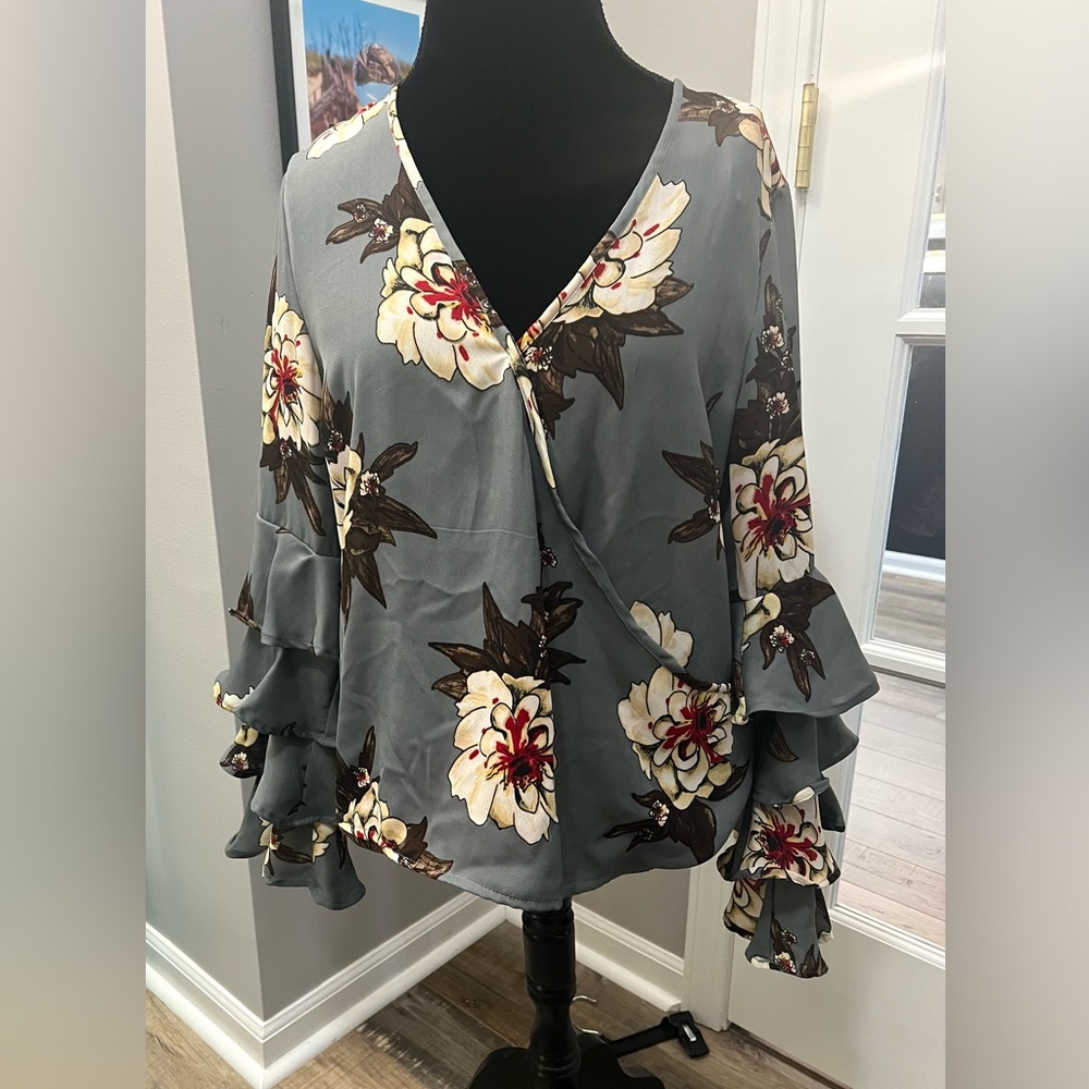 Truth NYC Slate Gray Floral Wrap Blouse with Cream & Red Accents Sz L